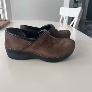 Dansko XP 2.0 Brown Leather Clogs